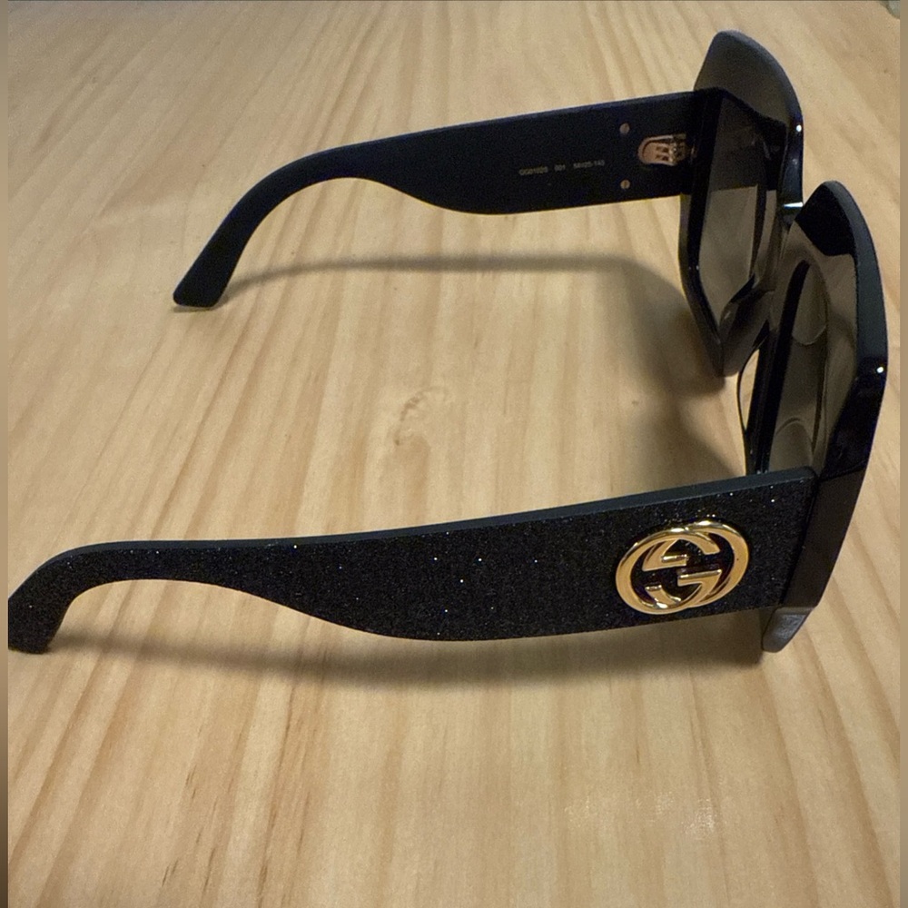 Gucci Black Glitter Sunglasses with Gold Logo - Picture 6 of 8